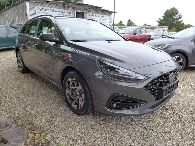 Neu Hyundai i30 Advantage 101 PS (74 kW) 2025 Ecoztronic grey Kombi