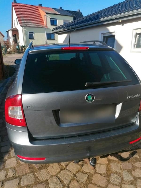 Gebraucht Skoda Octavia 110 PS (80 kW) 2013 Grau Kombi