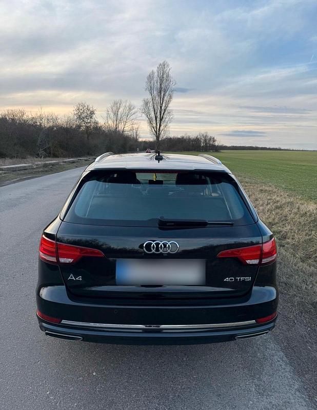Gebraucht Audi A4 Advanced 190 PS (139 kW) 2019 Schwarz Kombi