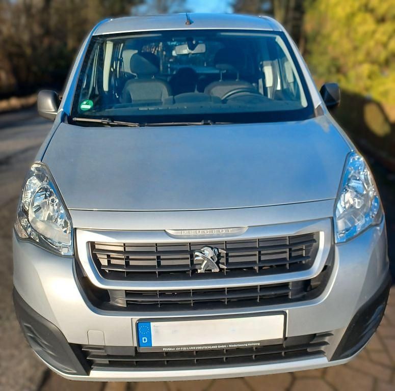 Gebraucht Peugeot Partner Tepee Active 98 PS (72 kW) 2017 Silber Van / Kleinbus