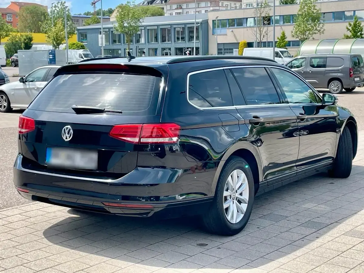 Gebraucht VW Passat Comfortline 150 PS (110 kW) 2018 Schwarz Kombi