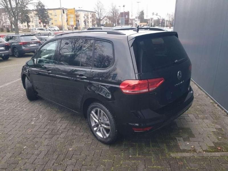Neu VW Touran 150 PS (110 kW) 2025 Schwarz Van / Kleinbus