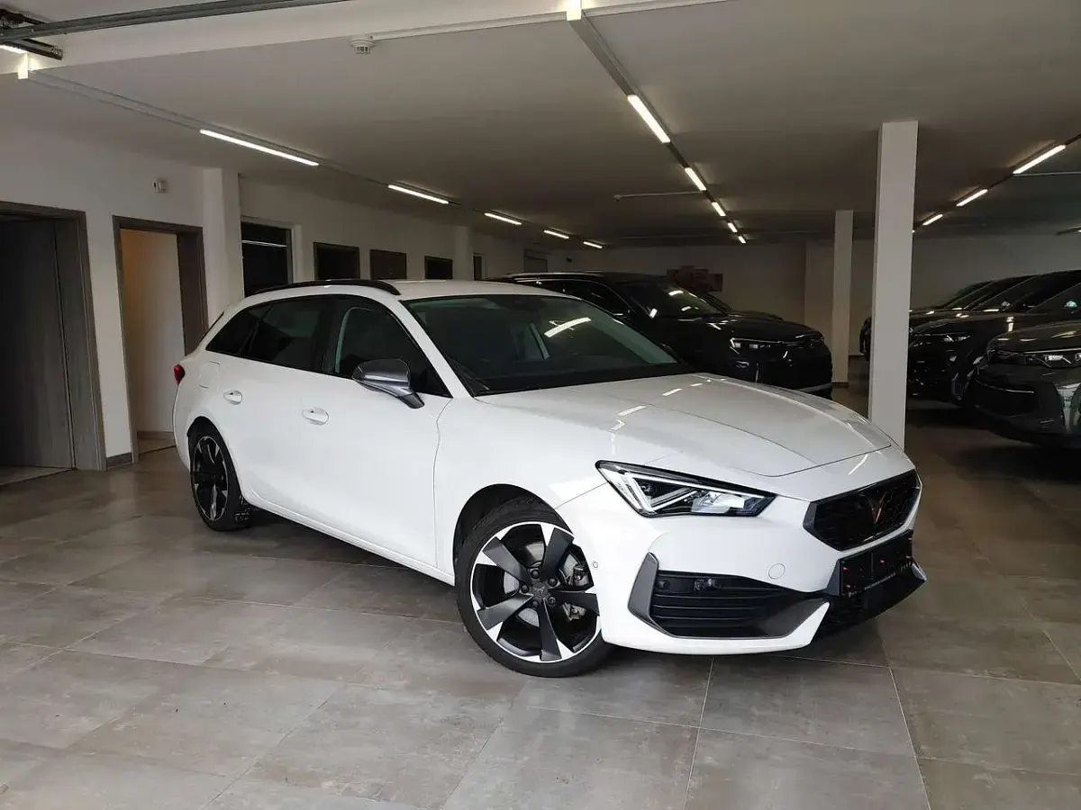 Gebraucht Cupra Leon 204 PS (150 kW) 2024 Candyweiß Kombi