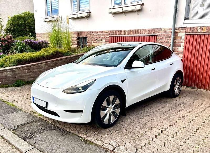 Gebraucht 2024 Tesla Model Y Standard Range SUV | 36.500 € (Fairer Preis) - Bild 1/4