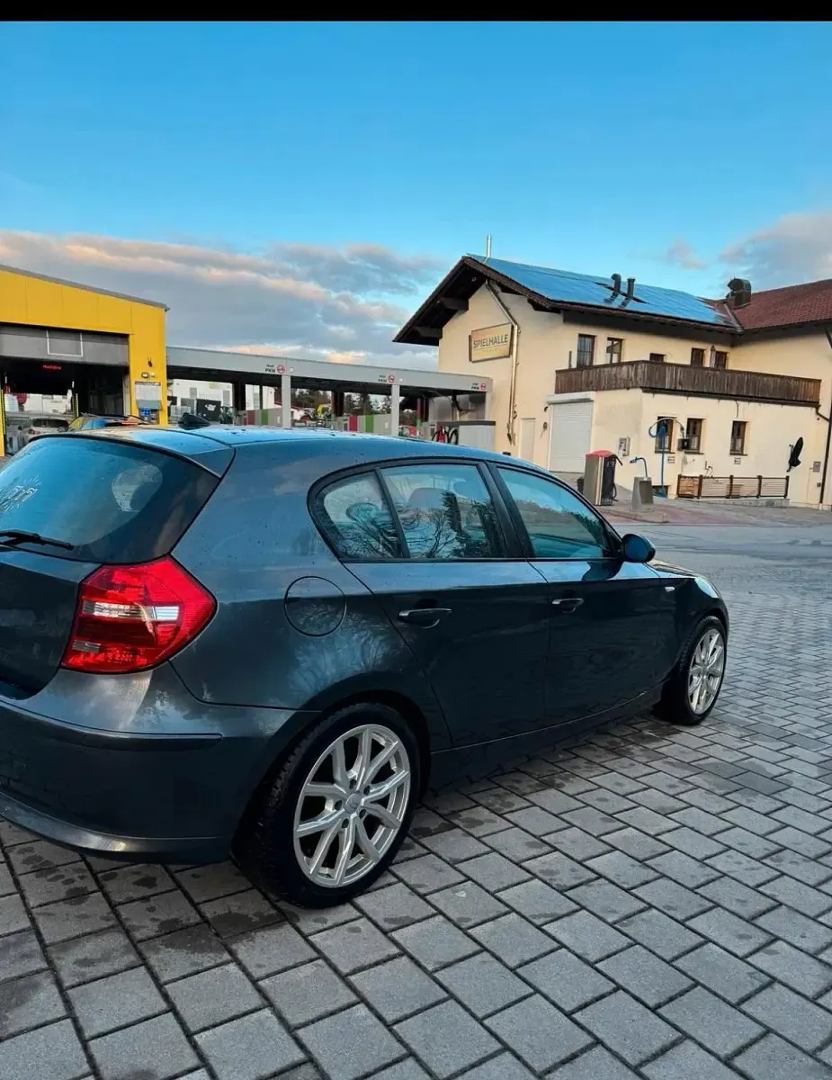 Gebraucht BMW 120 177 PS (130 kW) 2008 Grau Kleinwagen