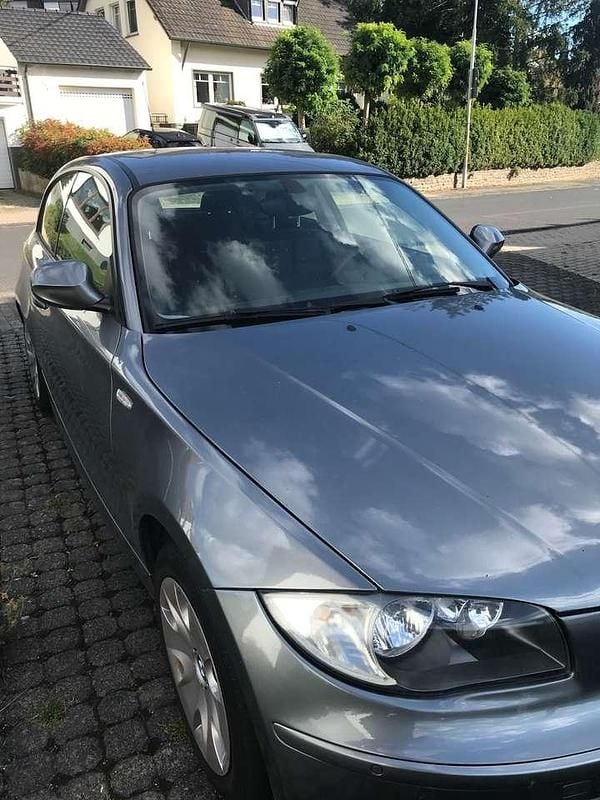 Grau Gebraucht 2011 BMW 116 Kleinwagen | 3.000 € (Superpreis) - Bild 1/4
