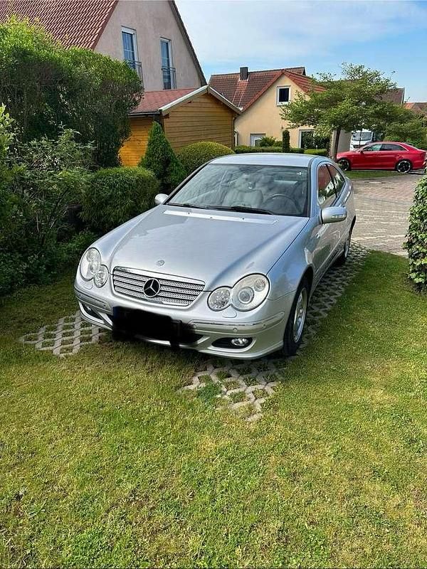Gebraucht Mercedes C180 143 PS (105 kW) 2005 Silber Coupé