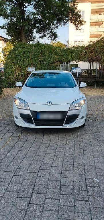 Gebraucht Renault Mégane III Dynamique 131 PS (96 kW) 2010 Weiß Coupé