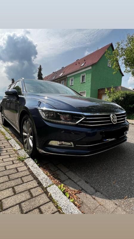 Blau Gebraucht 2017 VW Passat Highline Kombi | 17.900 € - Bild 1/4