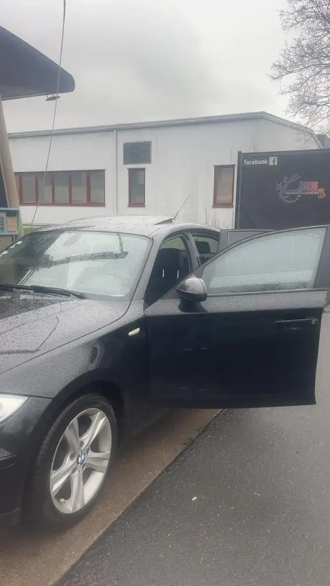 Gebraucht BMW 116 122 PS (89 kW) 2008 Schwarz Kleinwagen
