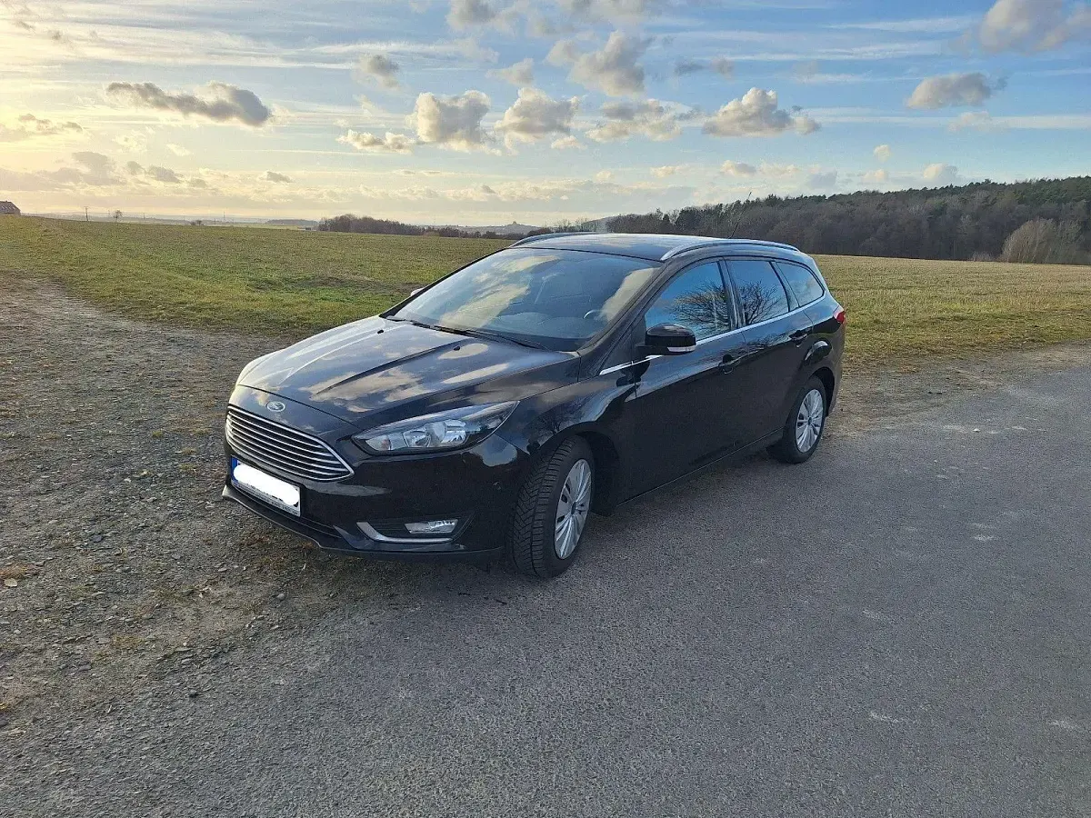 Second-hand Ford Focus Titanium 120 CP (88 kW) 2016 Negru Berlinǎ