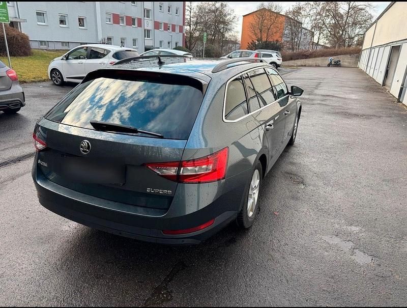 Gebraucht Skoda Superb 150 PS (110 kW) 2017 Grau Kombi