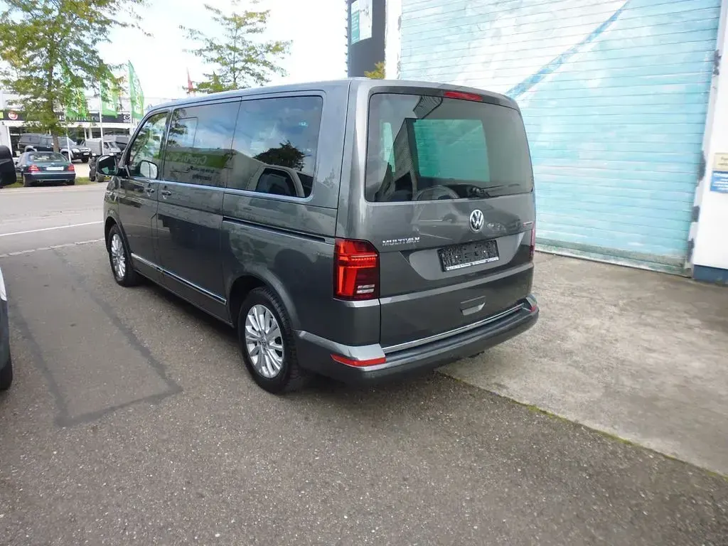 Gebraucht VW Multivan Highline 204 PS (150 kW) 2021 Grau Van / Kleinbus