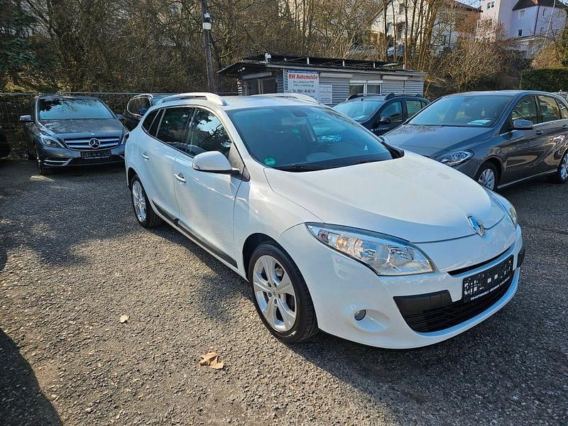 Gebraucht Renault Mégane III Dynamique 110 PS (80 kW) 2012 Weiß Limousine