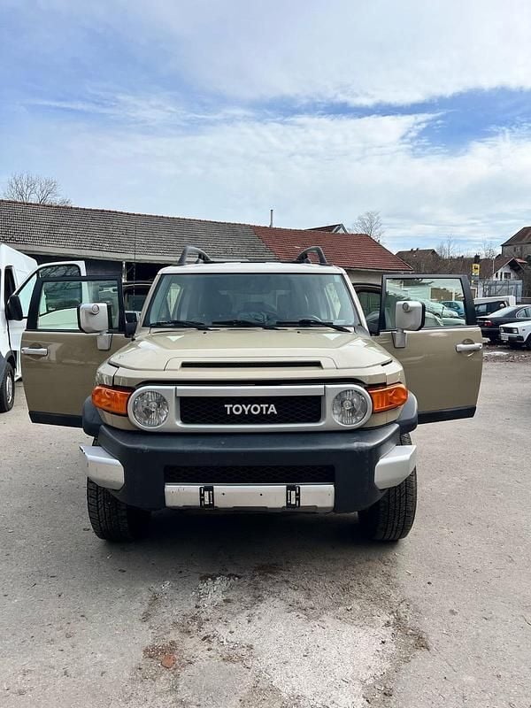 Braun Gebraucht 2012 Toyota FJ Cruiser SUV | 17.700 € - Bild 1/4
