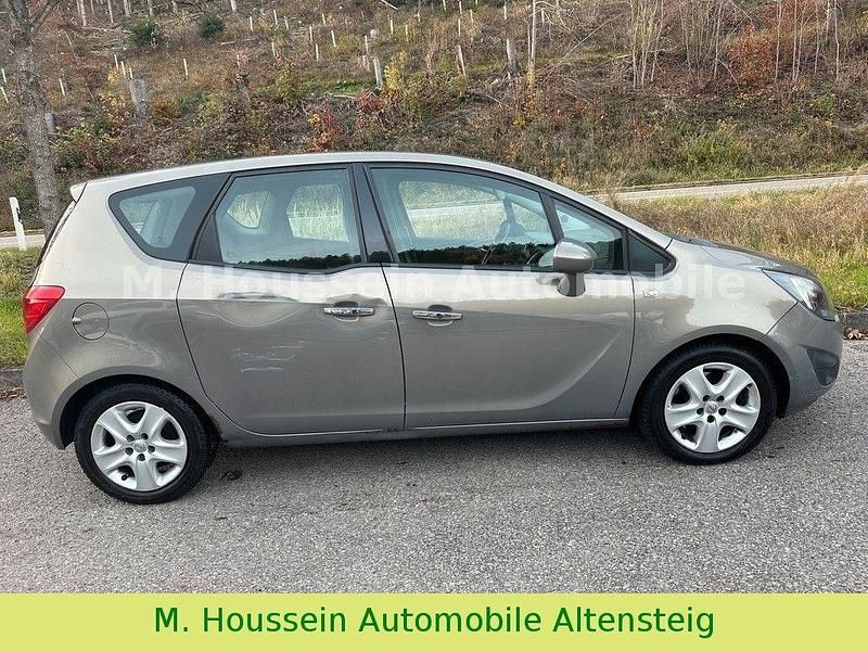 Grau Gebraucht 2010 Opel Meriva Innovation Van / Kleinbus | 3.399 € (Fairer Preis) - Bild 1/4