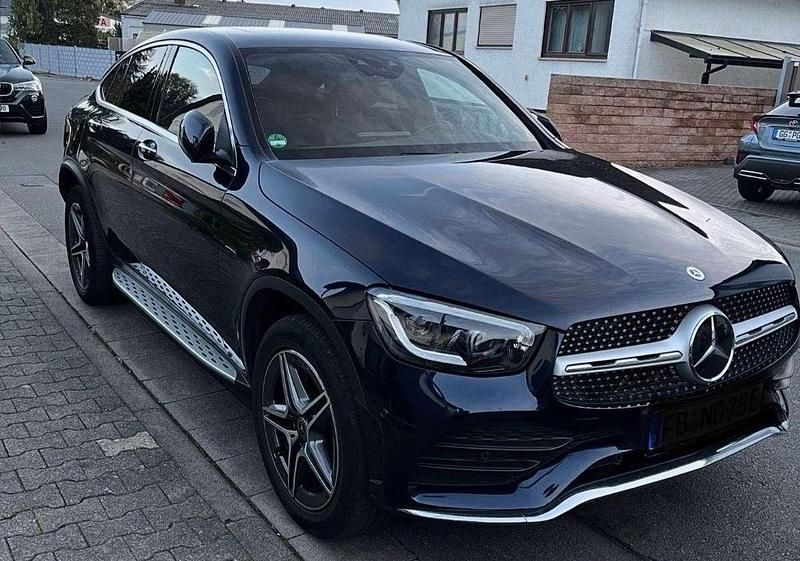 Gebraucht Mercedes GLC300e AMG 320 PS (235 kW) 2020 Blau Coupé