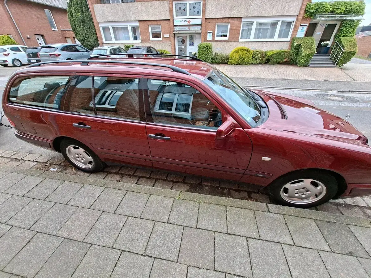 Gebraucht Mercedes E200 136 PS (100 kW) 1998 Rot Kombi