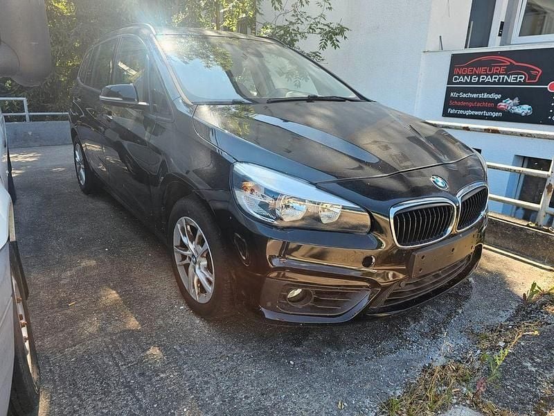 Schwarz Gebraucht 2017 BMW 216 Gran Tourer Advantage Van / Kleinbus | 6.999 € - Bild 1/4