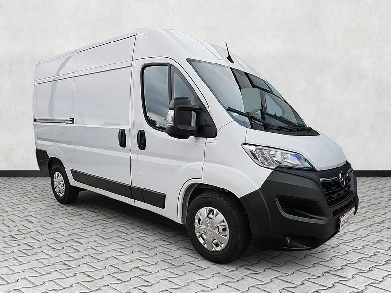 Cassablancaweiß Gebraucht 2023 Opel Movano Van | 23.750 € (Superpreis) - Bild 1/4
