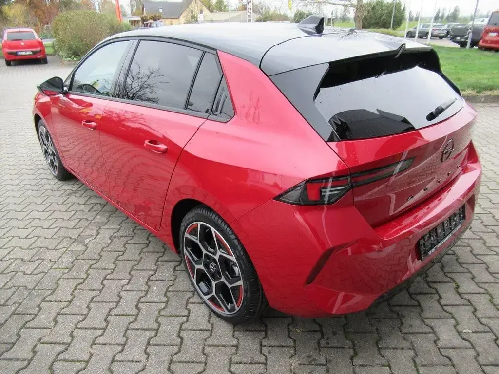 Używany Opel Astra 131 KM (96 kW) 2023 Czerwony Hatchback