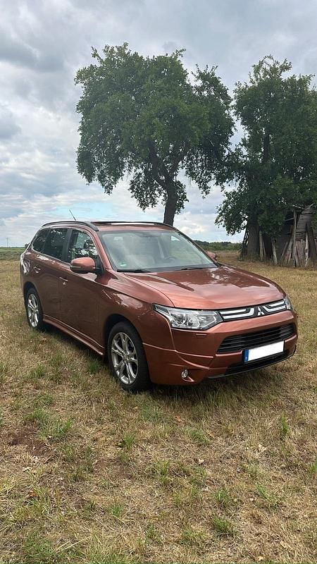 Braun Gebraucht 2013 Mitsubishi Outlander Instyle SUV | 9.500 € (Teuer) - Bild 1/4