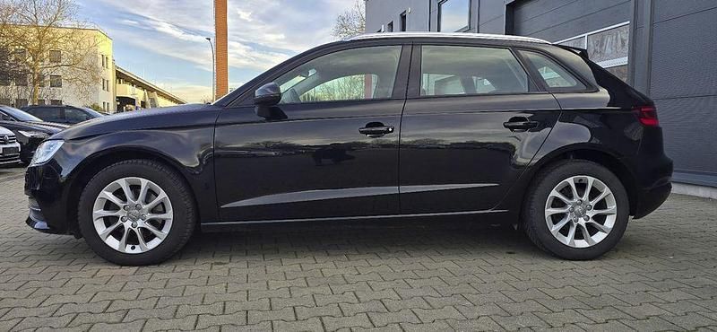 Gebraucht Audi A3 Attraction 110 PS (80 kW) 2016 Schwarz Limousine