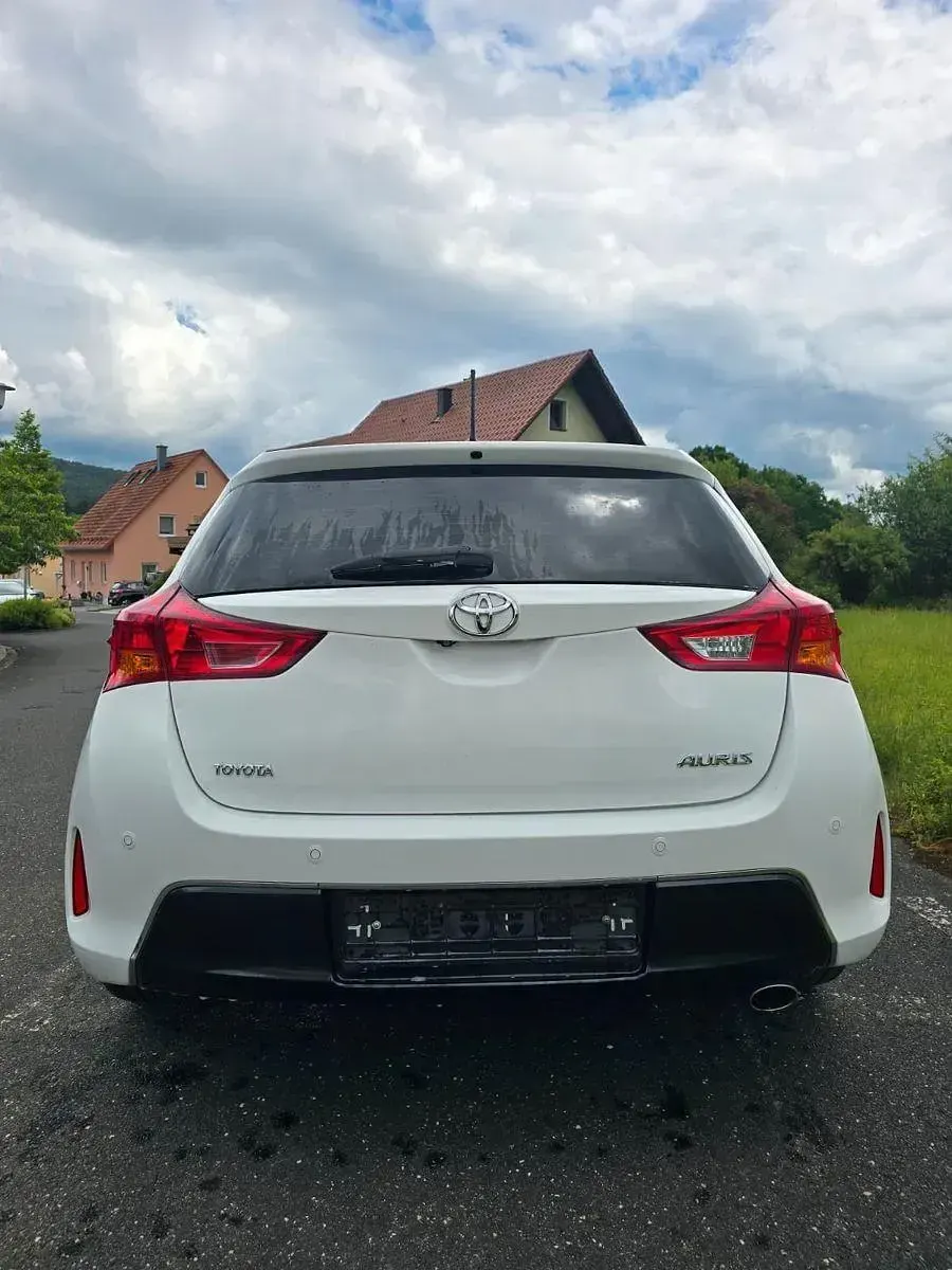 Gebraucht Toyota Auris Life+ 124 PS (91 kW) 2014 Weiß Limousine