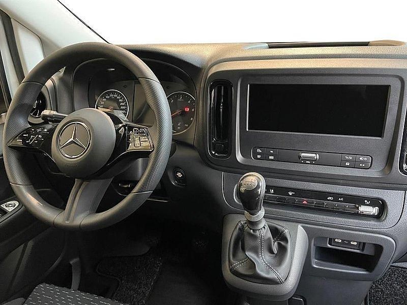 Second-hand Mercedes Vito 163 CP (119 kW) 2024 Alb Van