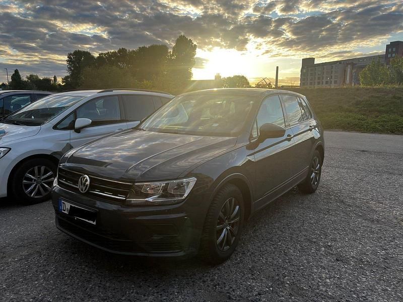 Grau Gebraucht 2017 VW Tiguan Comfortline SUV | 16.500 € (Superpreis) - Bild 1/4