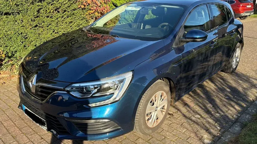 Używany Renault Mégane Intens 101 KM (74 kW) 2017 Niebieski Sedan/Limuzyna