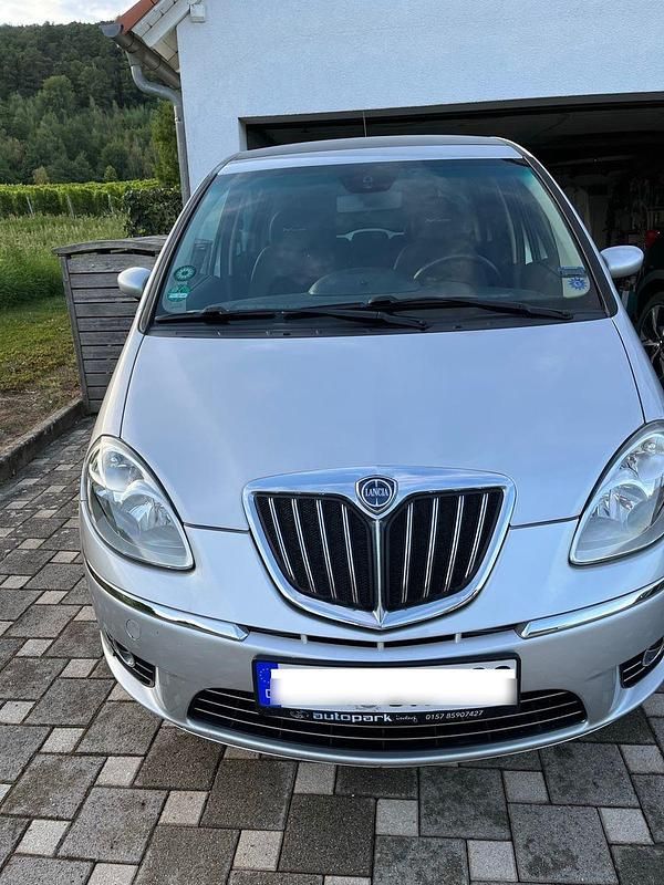 Gebraucht Lancia Musa 95 PS (69 kW) 2008 Silber Van / Kleinbus