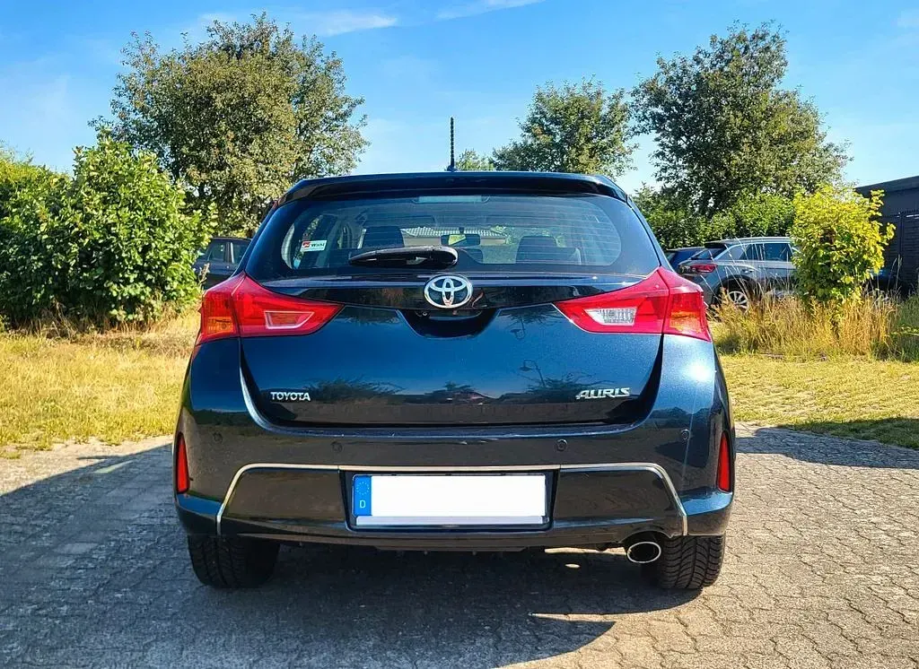 Gebraucht Toyota Auris Edition 132 PS (97 kW) 2014 Blau Limousine