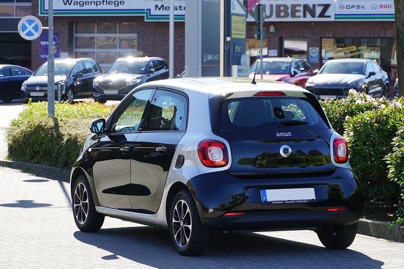 Używany Smart ForFour Passion 71 KM (52 kW) 2015 Srebrny Hatchback