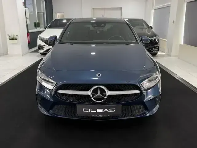 Gebraucht Mercedes A200 Style 150 PS (110 kW) 2021 Blau Limousine