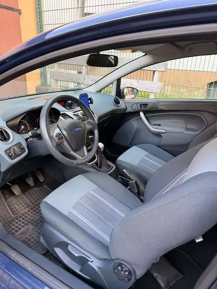 Gebraucht Ford Fiesta Trend 60 PS (44 kW) 2010 Blau Kleinwagen