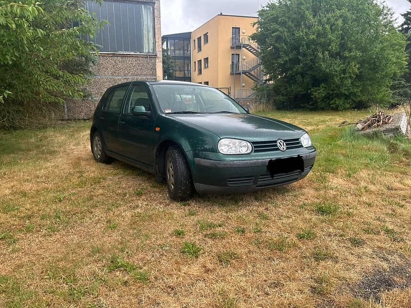Grün Gebraucht 1998 VW Golf IV Kleinwagen | 1.000 € (Guter Preis) - Bild 1/4
