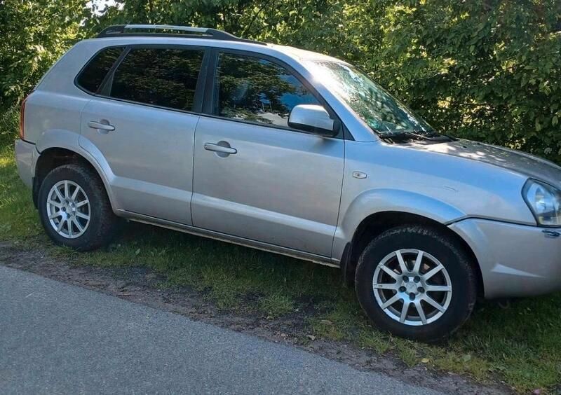 Gold Gebraucht 2005 Hyundai Tucson GLS SUV | 2.500 € (Fairer Preis) - Bild 1/4