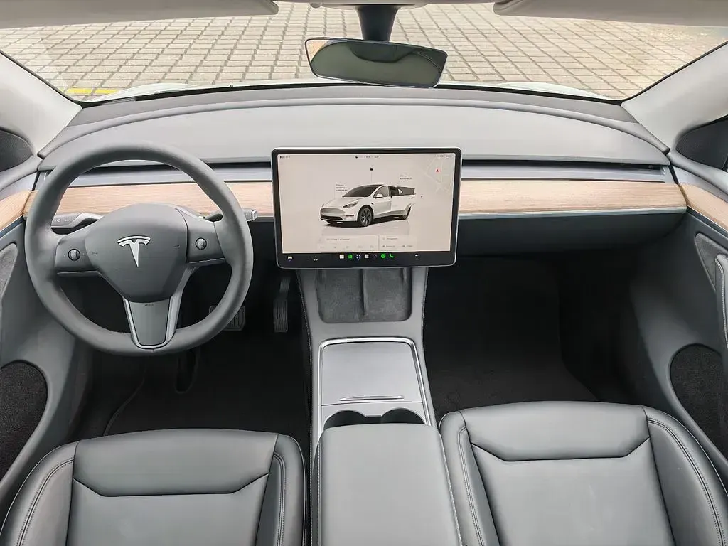 Usata Tesla Model Y Standard Range 219 kW (299 CV) 2024 Bianco SUV