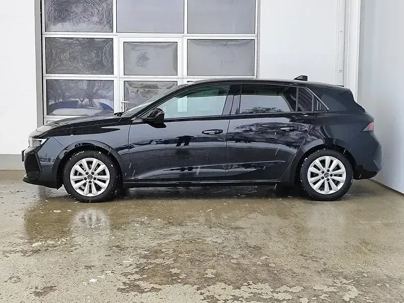 Używany Opel Astra Elegance 131 KM (96 kW) 2023 Czarny Sedan/Limuzyna