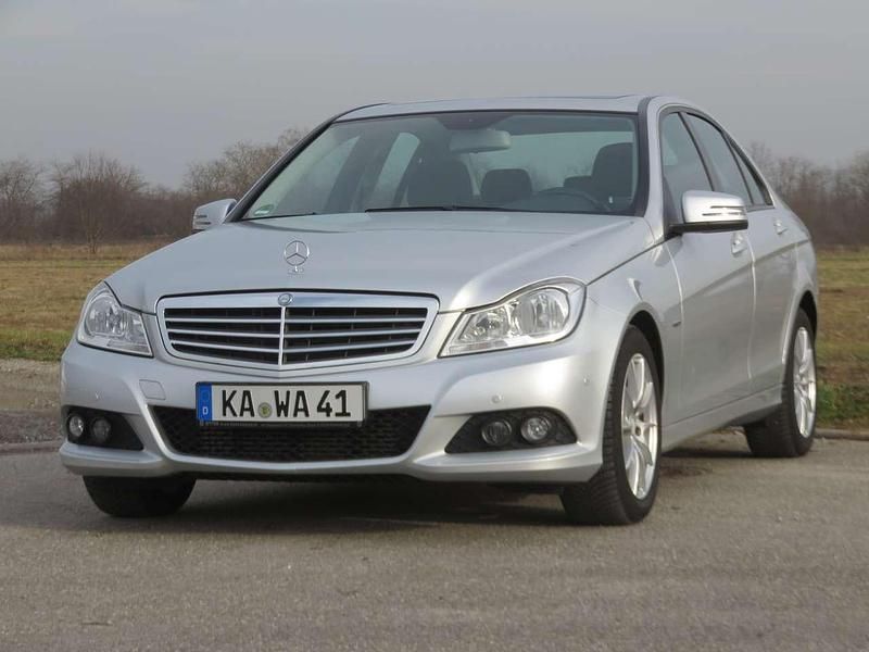 Gebraucht Mercedes C180 156 PS (114 kW) 2011 Silber Limousine