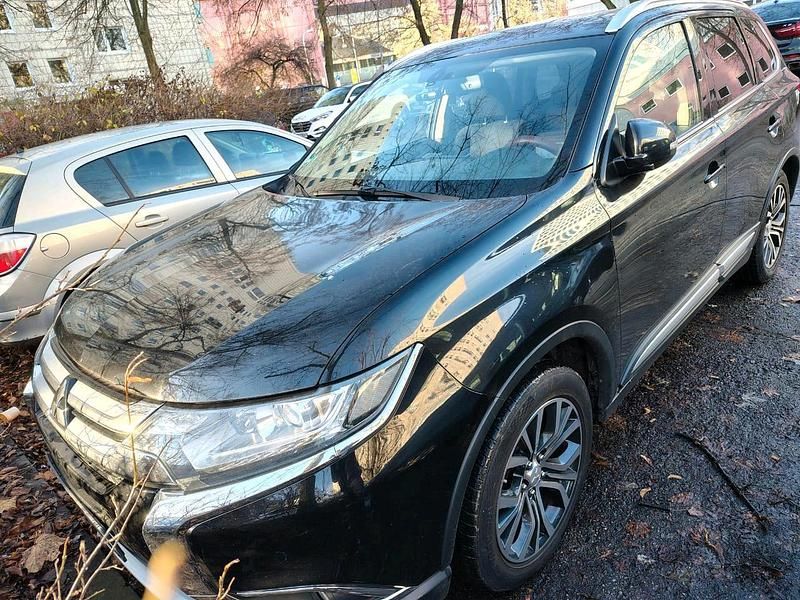 Gebraucht Mitsubishi Outlander 150 PS (110 kW) 2015 Schwarz SUV