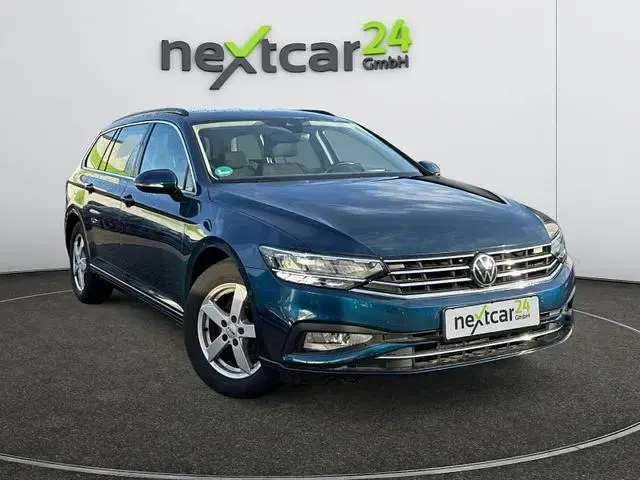 Gebraucht VW Passat 150 PS (110 kW) 2021 Blau (aquamarinblau) Kombi