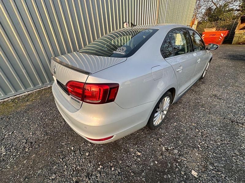 Gebraucht VW Jetta Highline 150 PS (110 kW) 2013 Silber Limousine