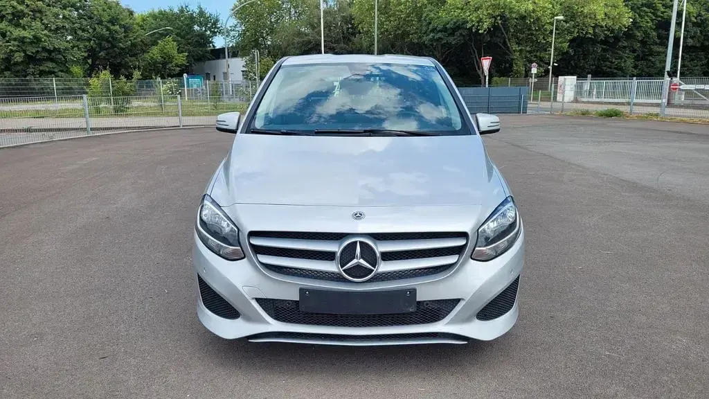 Gebraucht Mercedes B200 136 PS (100 kW) 2018 Silber Kleinwagen