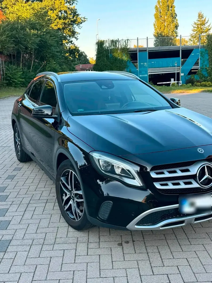 Gebraucht Mercedes GLA250 211 PS (155 kW) 2017 Schwarz SUV