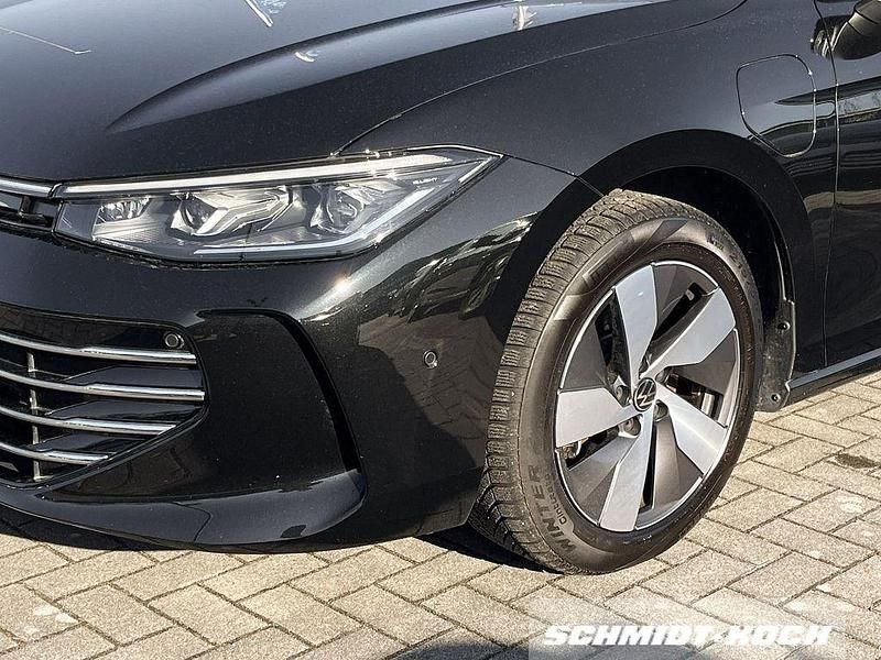 Gebraucht VW Passat Elegance 177 PS (130 kW) 2025 Schwarz Limousine