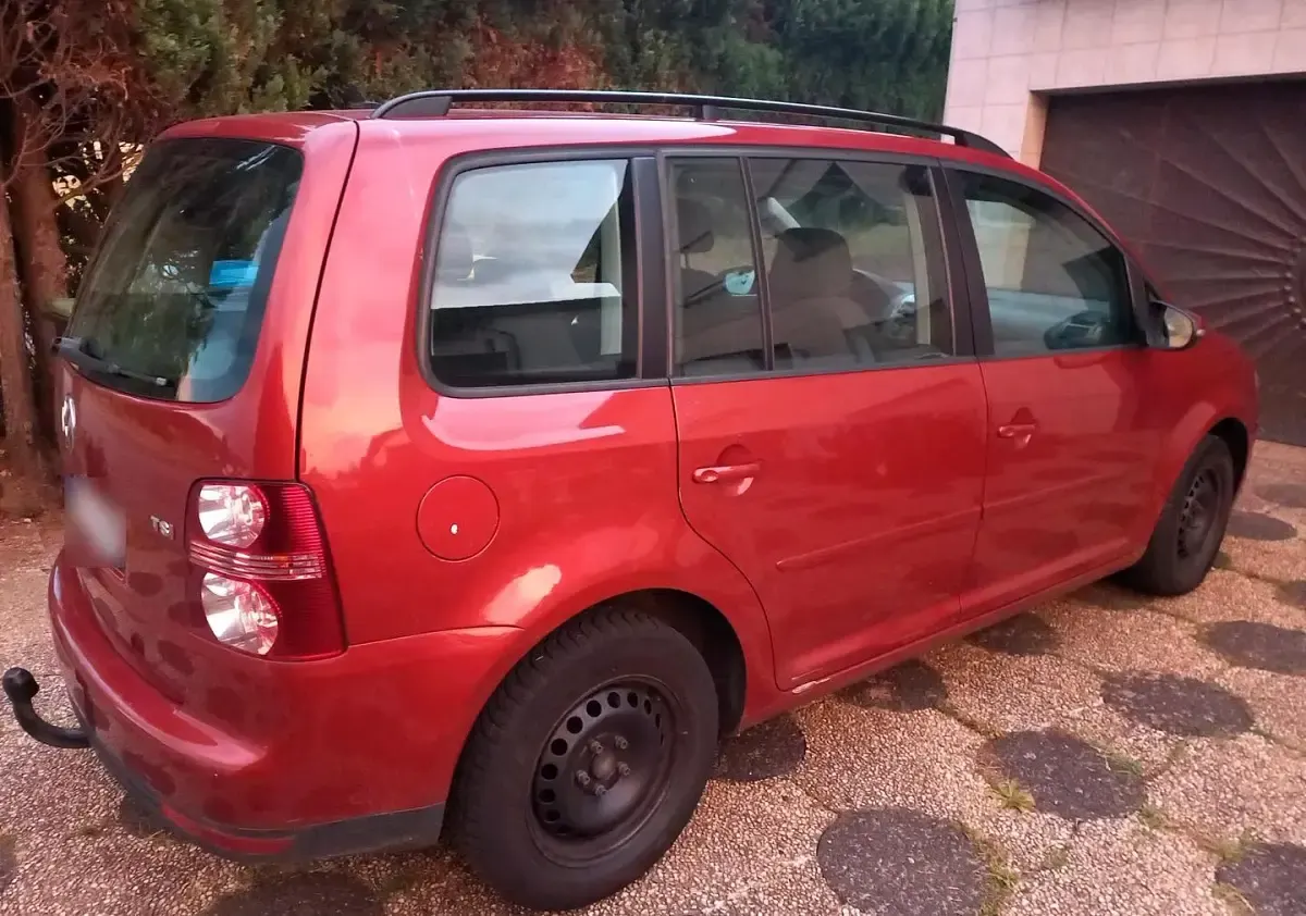 Gebraucht VW Touran 140 PS (102 kW) 2010 Rot Van / Kleinbus