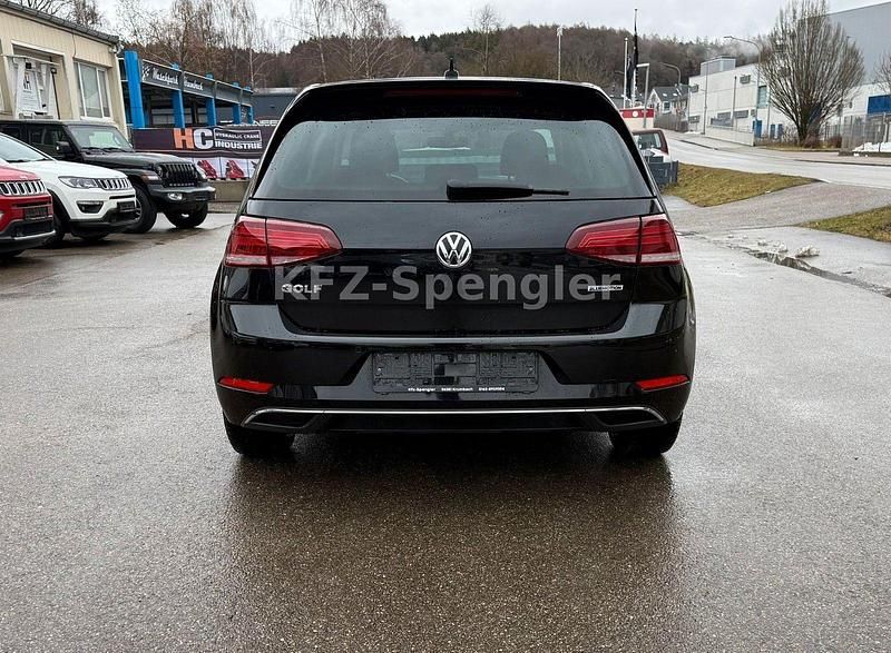 Gebraucht VW Golf VII Comfortline 131 PS (96 kW) 2019 Schwarz Kleinwagen
