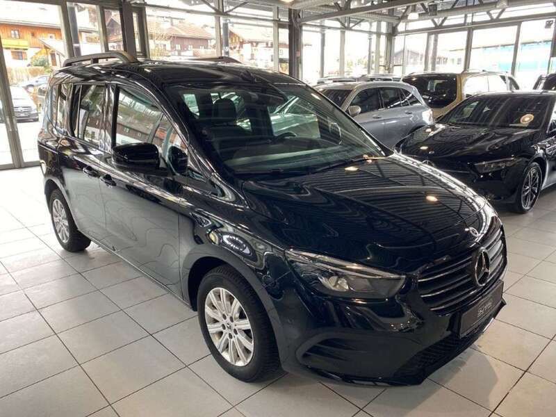 Gebraucht Mercedes T180 Progressive 116 PS (85 kW) 2024 Loparitschwarz Van / Kleinbus